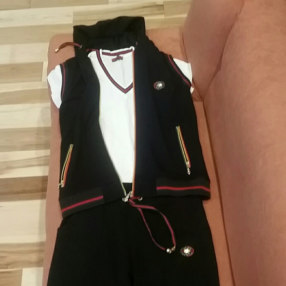 3 pieces Capri very nice and beautiful jogging se